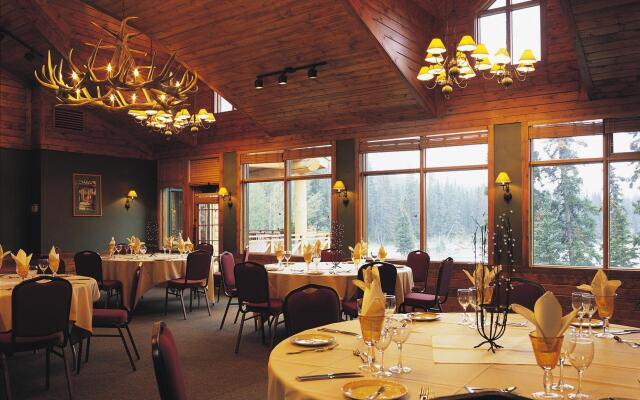 Pyramid Lake Lodge