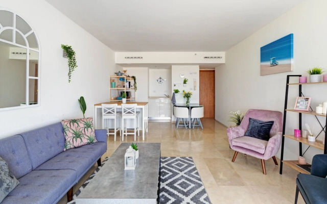 Beach Front Dream Suite & Pool