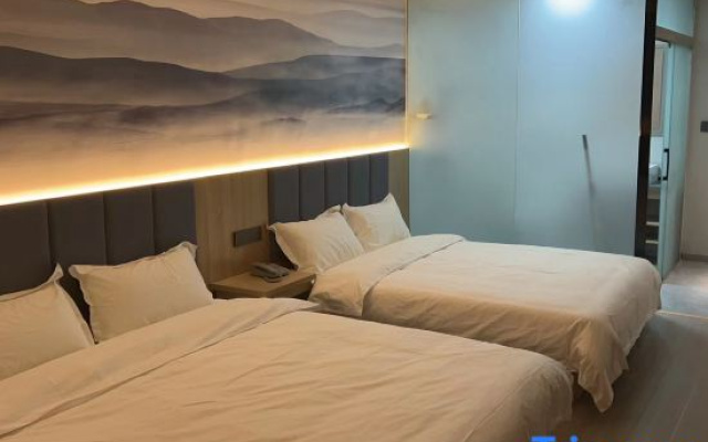 Qingmu Hotel (Nanjing Yuhuatai Xiaoxing Subway Station)