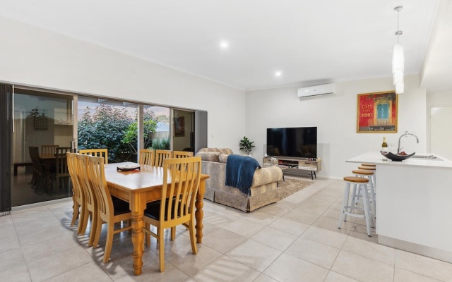 Spacious Family Home in Wannanup Mandurah – Balcony – Wannanup