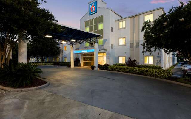 Motel 6 Orlando, FL - International Dr