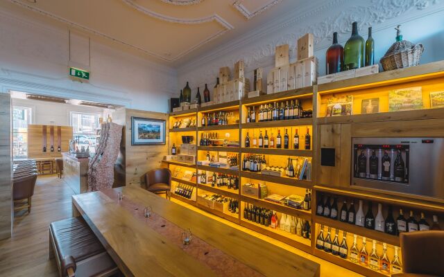 The Wine House 1821