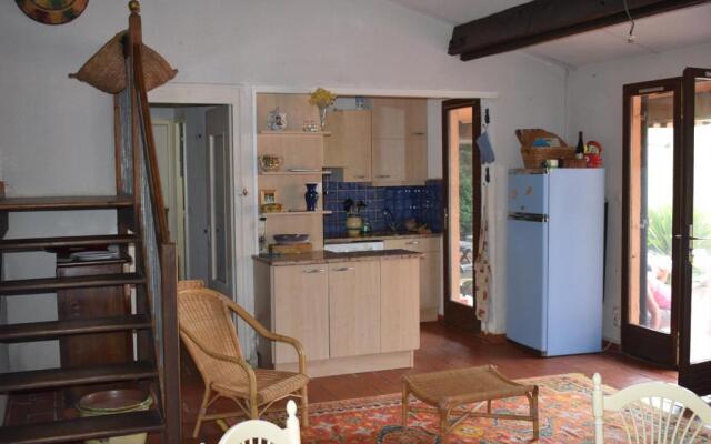 Petit Mas Au Paradis Avec Piscine Pour 6 Personnes