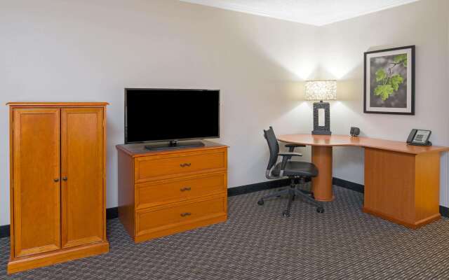 La Quinta Inn & Suites by Wyndham Baton Rouge Siegen Lane