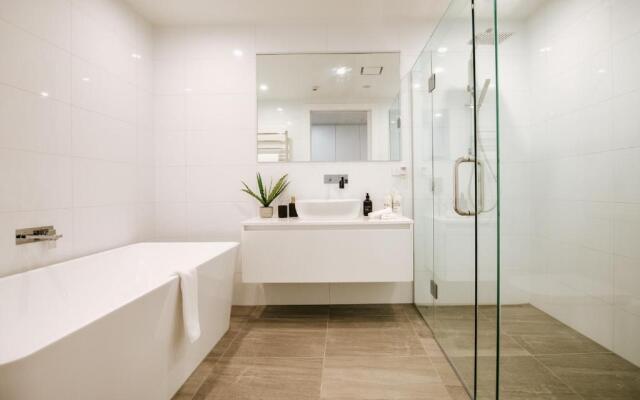 Spinnaker Tahi - Sleeps 6 - Central Location - Lake Views