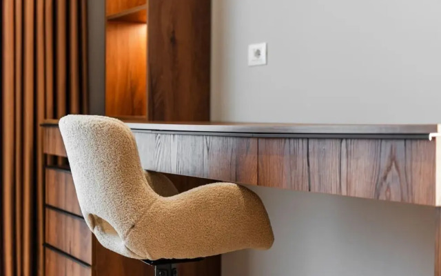 Villa Serenity Luxury Lakeside Manor