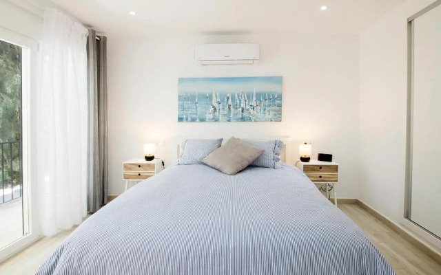 Perfectly located beachside apartment in Elviria Marbella