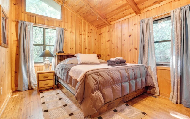 Private Hot Tub & Game Room: Cleveland Getaway