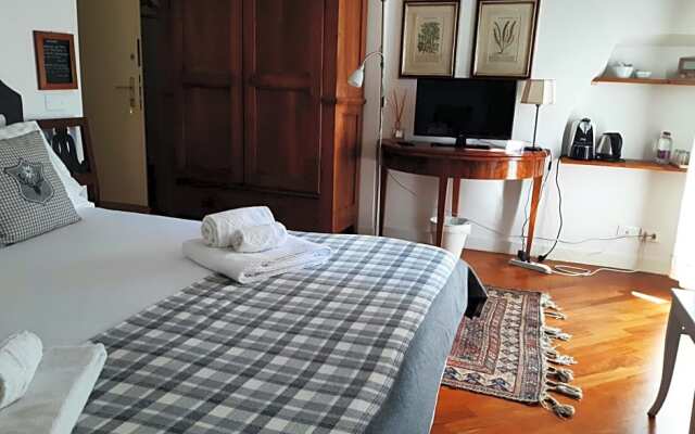 B&B S. Trinità 18 Suites & Rooms