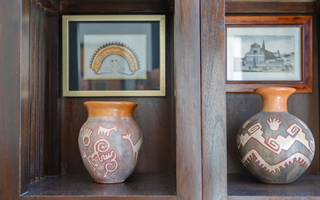 Real Escuela Home Surthy Apartments