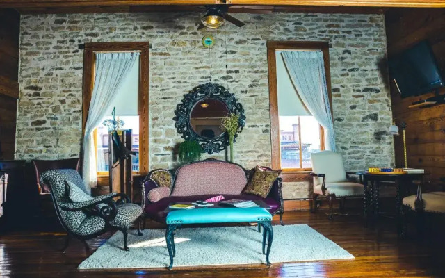 Hico's Upstairs Inn