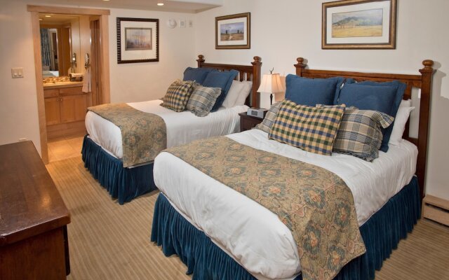 Dog-friendly 2br At The Lodge At Vail- Book By 11/1 2 Bedroom Condo by RedAwning