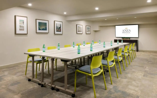 Country Inn & Suites By Carlson Calabasas