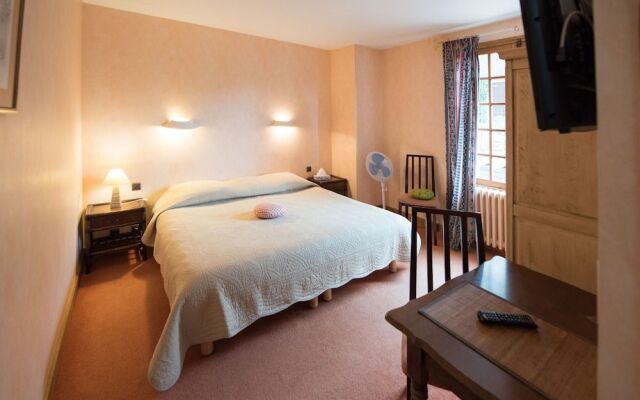 Logis Hôtel Domaine les Falaises