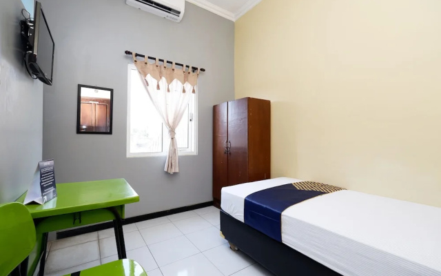 Spot On 2209 Solo Point Guest House Syariah