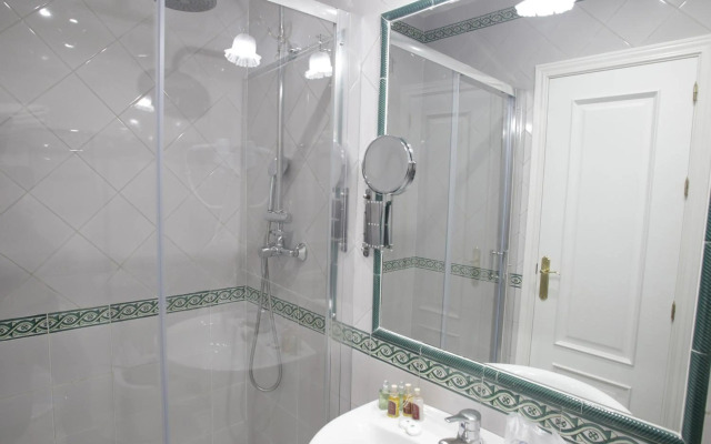 Basic Hotel Puerta de Sevilla