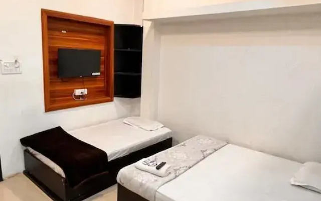 Goroomgo Pallav Guest House Ujjain