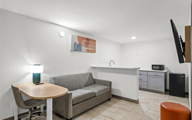 Spark by Hilton Portland Airport Maine Mall