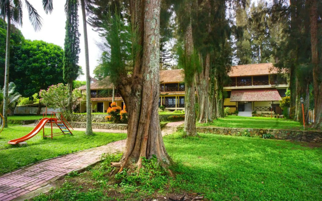 Pandu Lakeside Hotel Tuktuk