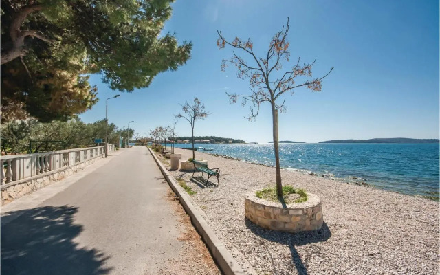 Three-Bedroom Apartment in Brodarica
