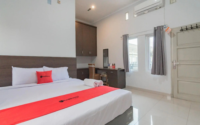 Reddoorz Plus Syariah @ Tuparev Cirebon 3