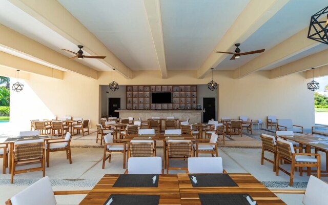 Casa Sky Penthouse Mareazul 2 Bedroom Condo by RedAwning