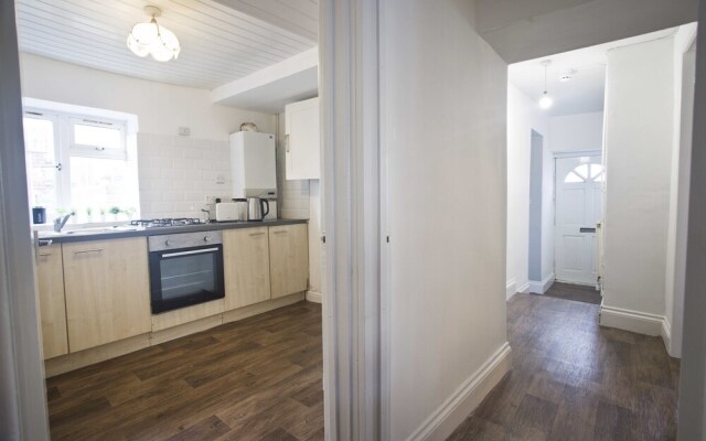 Short Stay Bristol - Freelands Front Apartment