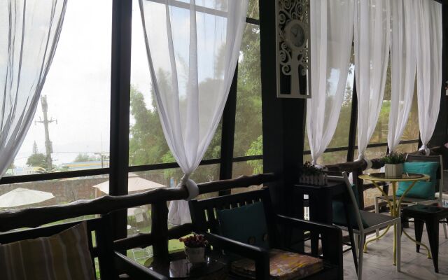 Mountain Breeze Hostel Tagaytay Center