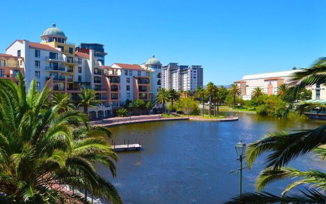 Island Club Hotel & Apartments