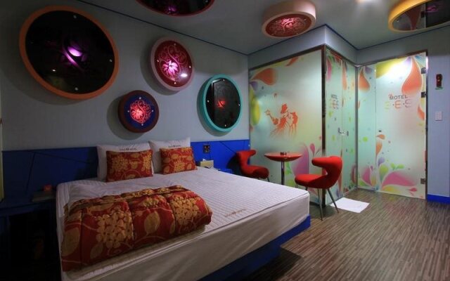 Hotel 369