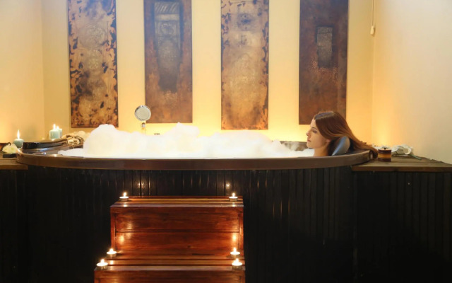 Le Chateau Lambousa Hotel