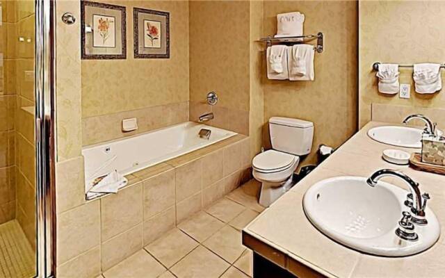 3 Bedroom Mountain View Condo Located in Historic Downtown Breckenridge with Hot Tub Access