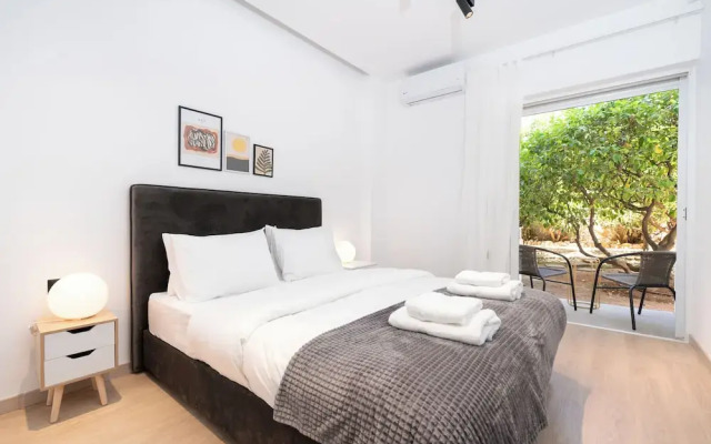 Stylish Apartment in Glyfada with Outdoor Patio