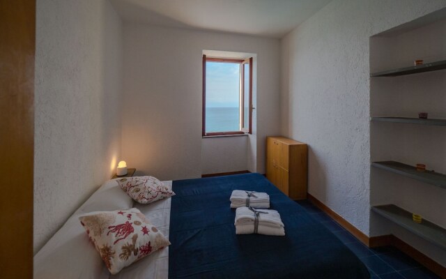 Il Baluardo Sea View Apartment on the Cliff