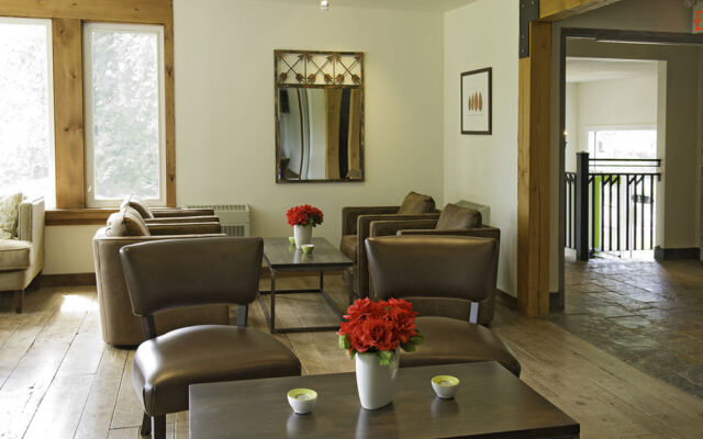 Pine Lodge Inn