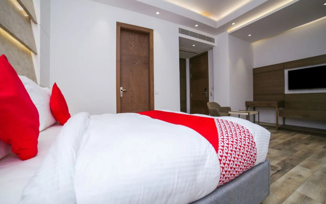OYO 23088 Hotel Dev Palace