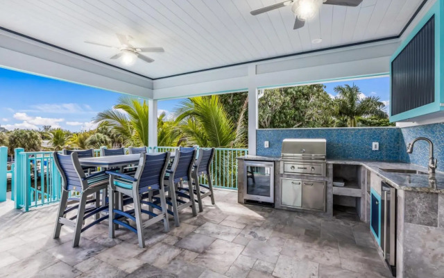Snook Lookout - 211 Oak Ave