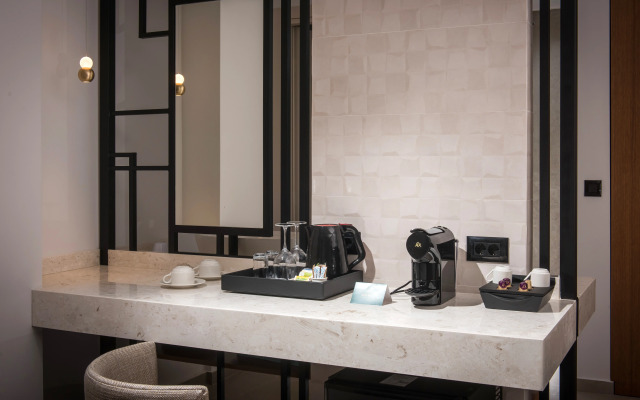 Noble Hotel Suites - Adults Only