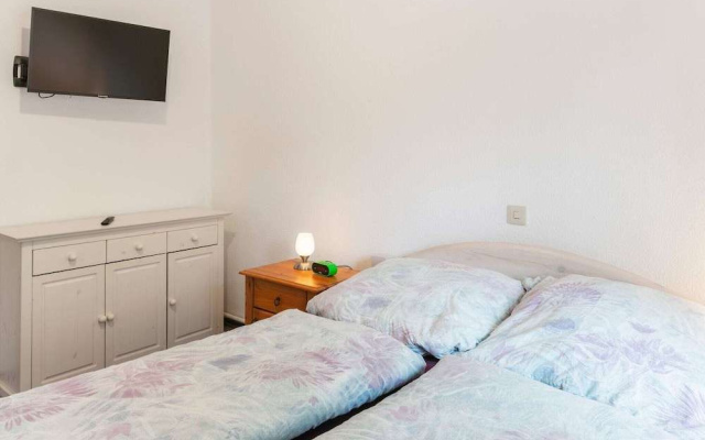 Serene Holiday Home in Naumburg near River