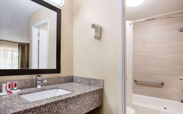 Baymont by Wyndham Lake City I-75