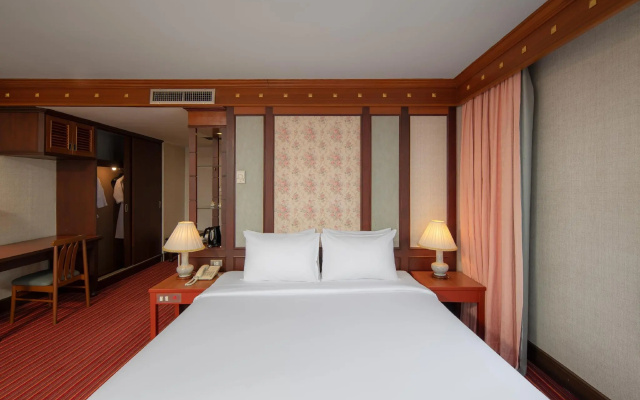 Alexander Hotel