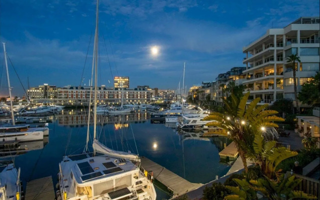 Executive Yacht View One Bedroom Marina Apartment - 509