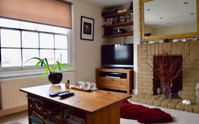 Homely 1 Bedroom Clapham Flat With City Views
