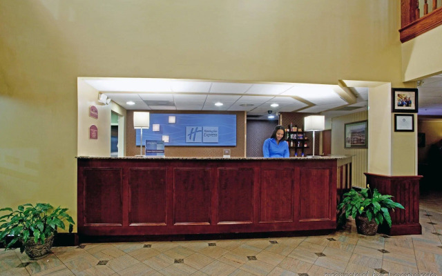 Holiday Inn Express & Suites Charlotte Arpt-Belmont by IHG