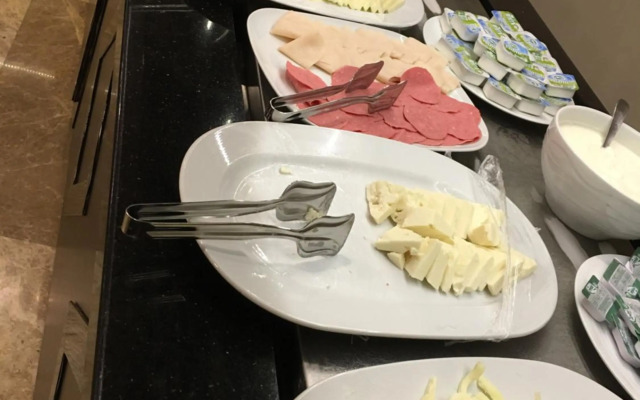 Ayhan Hotel