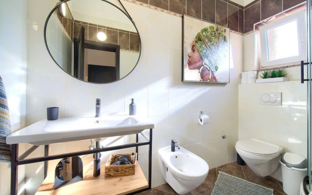 Elegant and Vibrant Apartment With Terrace and Sea View