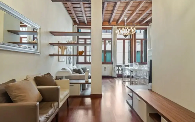 Piazza delle Erbe Stylish Flat
