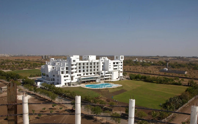 Seasons Hotel