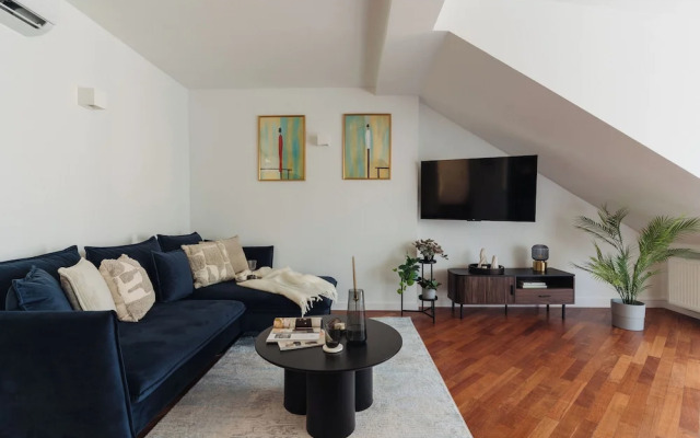 Riverside Nest - LoftAffair