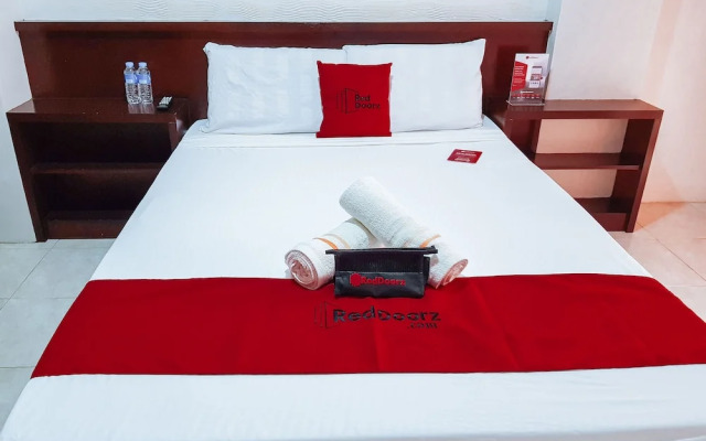 RedDoorz @ Caimito Drive Dampas